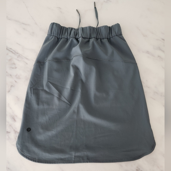 Lululemon Athletica‎ On The Fly Skirt size 2 - Picture 2 of 5